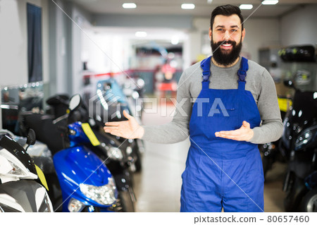 Worker offers a look at the range of motorcycle models Worker offers a look at the range of motorcycle models 80657460