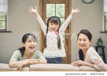 家庭三代婦女 家庭三代婦女 80657602