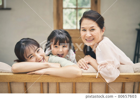 家庭三代婦女 家庭三代婦女 80657603