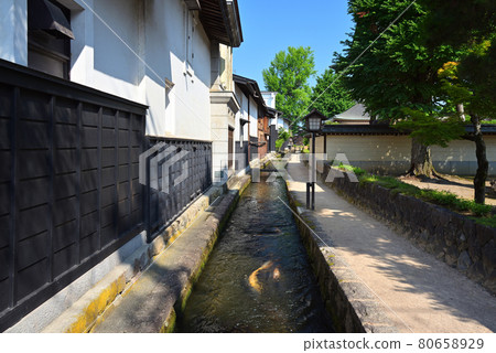 瀨戶川和白壁土藏街（岐阜縣飛驒市） 80658929
