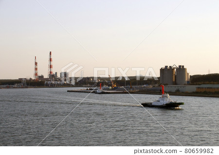 新日本海渡輪停靠秋田港(秋田運河) 新日本海渡輪停靠秋田港(秋田運河) 80659982