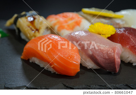 Nigiri sushi 80661047