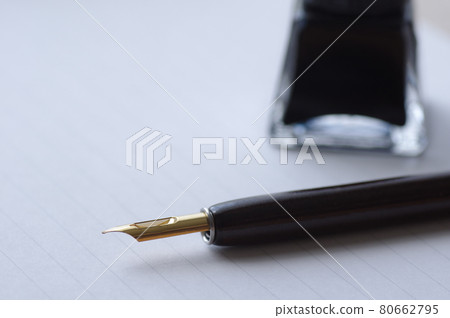 Dip pen and stationery (letter image) 80662795