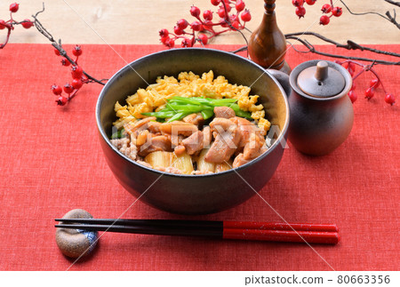 用一個平底鍋製作的“烤雞肉串(風)”。烤雞肉串碗,烤雞肉串碗,烤雞肉串碗。 用一個平底鍋製作的“烤雞肉串(風)”。烤雞肉串碗,烤雞肉串碗,烤雞肉串碗。 80663356