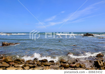 茨城縣常陸那珂市夏季的磯崎海岸 80663432