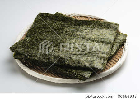 Stacked large-sized grilled seaweed 80663933