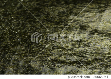 Stacked large-sized grilled seaweed 80663941