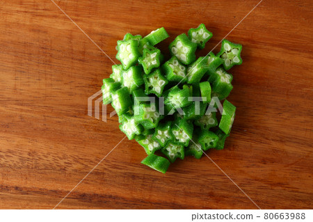 秋葵烹飪過程鳥瞰圖 80663988