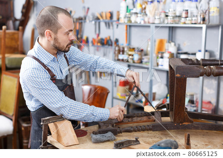 Craftsman finding proportions of vintage chair Craftsman finding proportions of vintage chair 80665125