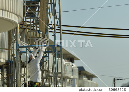 Mansion large scale repair scaffolding scene scene 80668528
