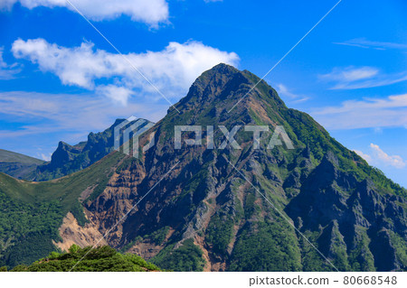 View of Mt. Aka and Mt. Yokodake from the summit of Mt. Gongen 80668548