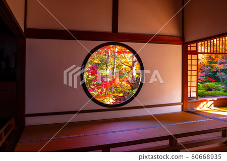 Genko-an Autumn leaves in the window of enlightenment and the window of hesitation 80668935