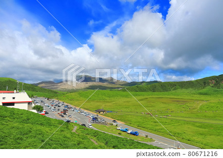 [Kumamoto Prefecture] Manroku Kusasenri and Nakadake (Mt. Aso) 80671216