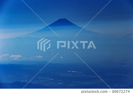 Minami Yatsugatake: A distant view of Mt. Fuji from the summit of Mt. Gongen Minami Yatsugatake: A distant view of Mt. Fuji from the summit of Mt. Gongen 80672274