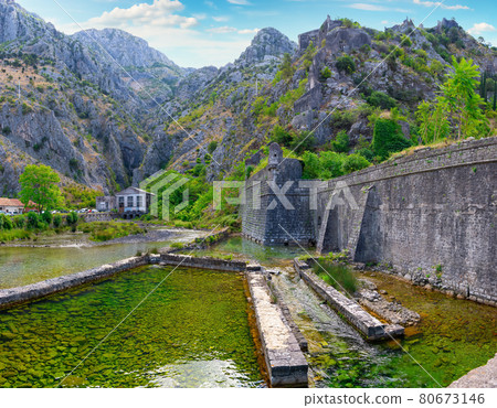 Bastion in rocks 80673146