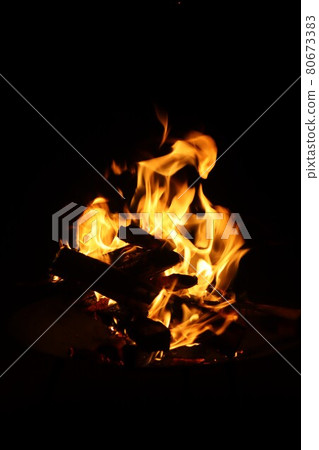 篝火的形象 80673383