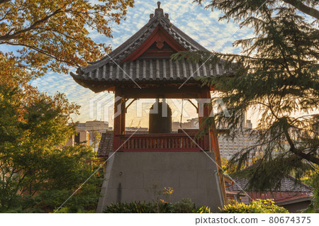 [Ueno, Tokyo] A close-up shot of the Bell of Time at Kanei-ji Temple in Ueno Park, which appears in the haiku of Basho Matsuo at the foot of Mt. Daibutsu. 80674375