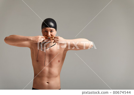 Young swimmer in excellent physical shape, on a gray background with copy space, call for sports, advertising banner 80674544