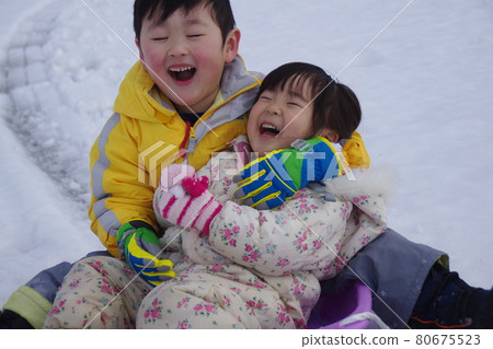 Snow play brother and sister Nakayoshi Snow Time 80675523
