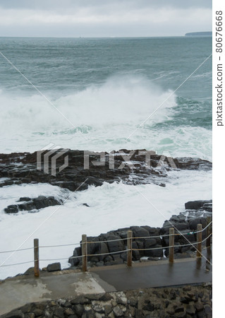 Typhoon desolation ocean 80676668