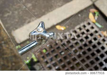Faucet, high angle, from above, drinking fountain 80677916