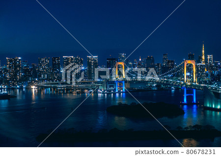 Tokyo Bay Rainbow Bridge at night 80678231