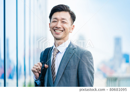 Businessman commuting to work with a smile 80681095