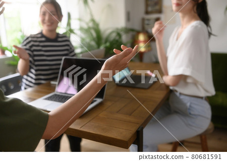 女生 女孩 女性 80681591