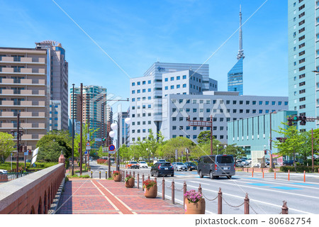 從福岡市佐原區百道浜橫渡橋附近向西眺望橫渡橋西信號 80682754