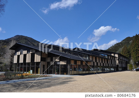 雲上圖書館 / YURURI Yusuhara / 隈研吾 80684176