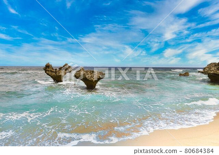 沖繩古宇利島心岩 沖繩古宇利島心岩 80684384