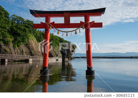 Jinkoiwa Torii and Jinkoiwa 80685115