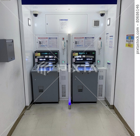 station, train station, premises 80686146