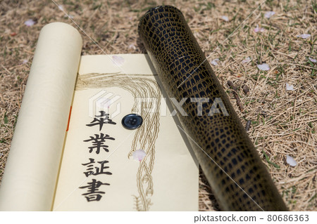 [Graduation image diploma and second button] 80686363