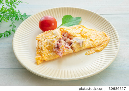 Omelet with corned beef hash Omelet with corned beef hash 80686837