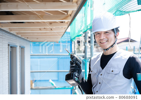 Workers working at construction sites Craftsmen working 80688091