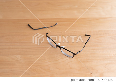 破碎的眼鏡 破碎的眼鏡 80688480