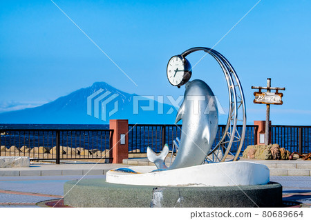 北海道稚內市野夏布岬(從江山泊漁港公園眺望利尻富士) 北海道稚內市野夏布岬(從江山泊漁港公園眺望利尻富士) 80689664