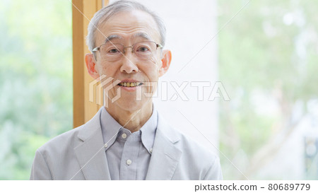Senior men with a smile Senior men with a smile 80689779