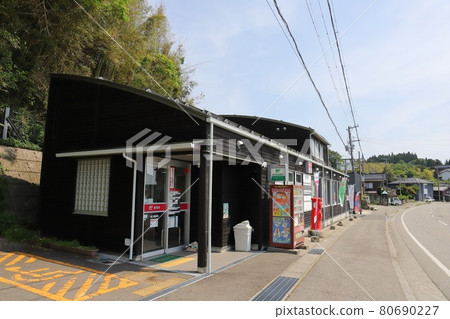 圓形郵筒的新潟佐渡風景(浦川郵局) 圓形郵筒的新潟佐渡風景(浦川郵局) 80690227