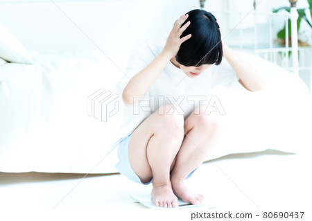 一個稱重而震驚的女人 一個稱重而震驚的女人 80690437