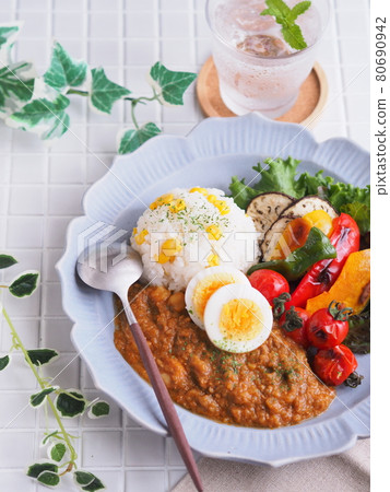 一盤keema咖哩烤夏菜 一盤keema咖哩烤夏菜 80690942