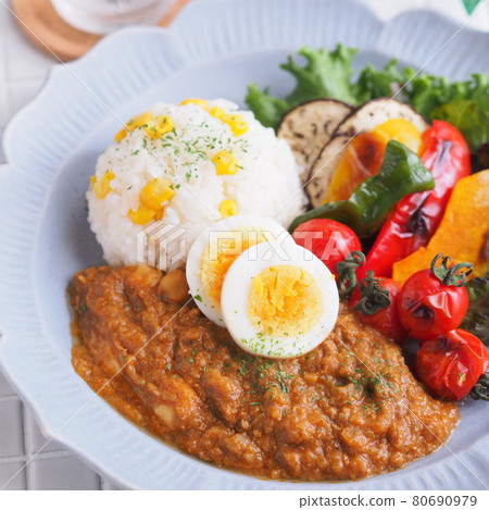 一盤keema咖哩烤夏菜 一盤keema咖哩烤夏菜 80690979