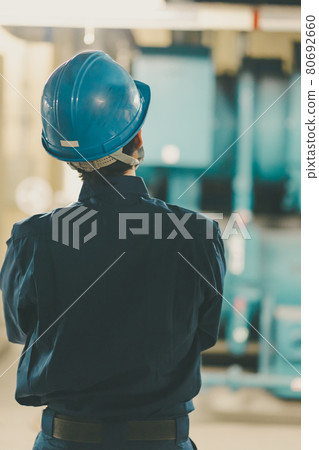 Factory worker 80692660