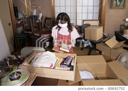 Female worker cleaning up Female worker cleaning up 80692702