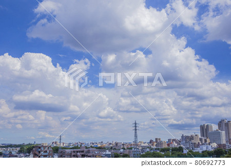 Blue sky, blue clouds, clear sky, blue sky and white clouds, sunny sky, refreshing 80692773