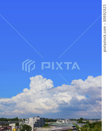 Blue sky, blue clouds, clear sky, blue sky and white clouds, sunny sky, refreshing 80692825