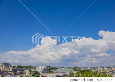 Blue sky, blue clouds, clear sky, blue sky and white clouds, sunny sky, refreshing Blue sky, blue clouds, clear sky, blue sky and white clouds, sunny sky, refreshing 80692828