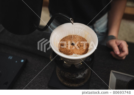barista dripping coffee and slow coffee bar style 80693748