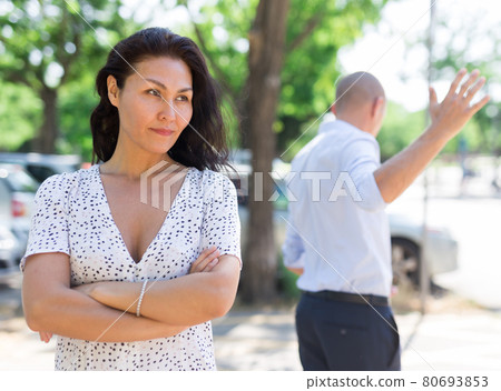 Woman and man having quarrel 80693853